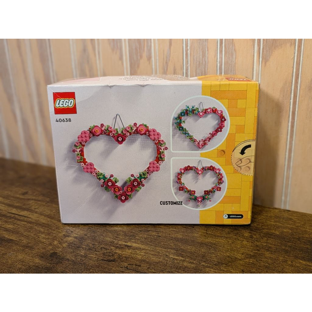 NIB LEGO 7" Heart Wreath Set Sealed